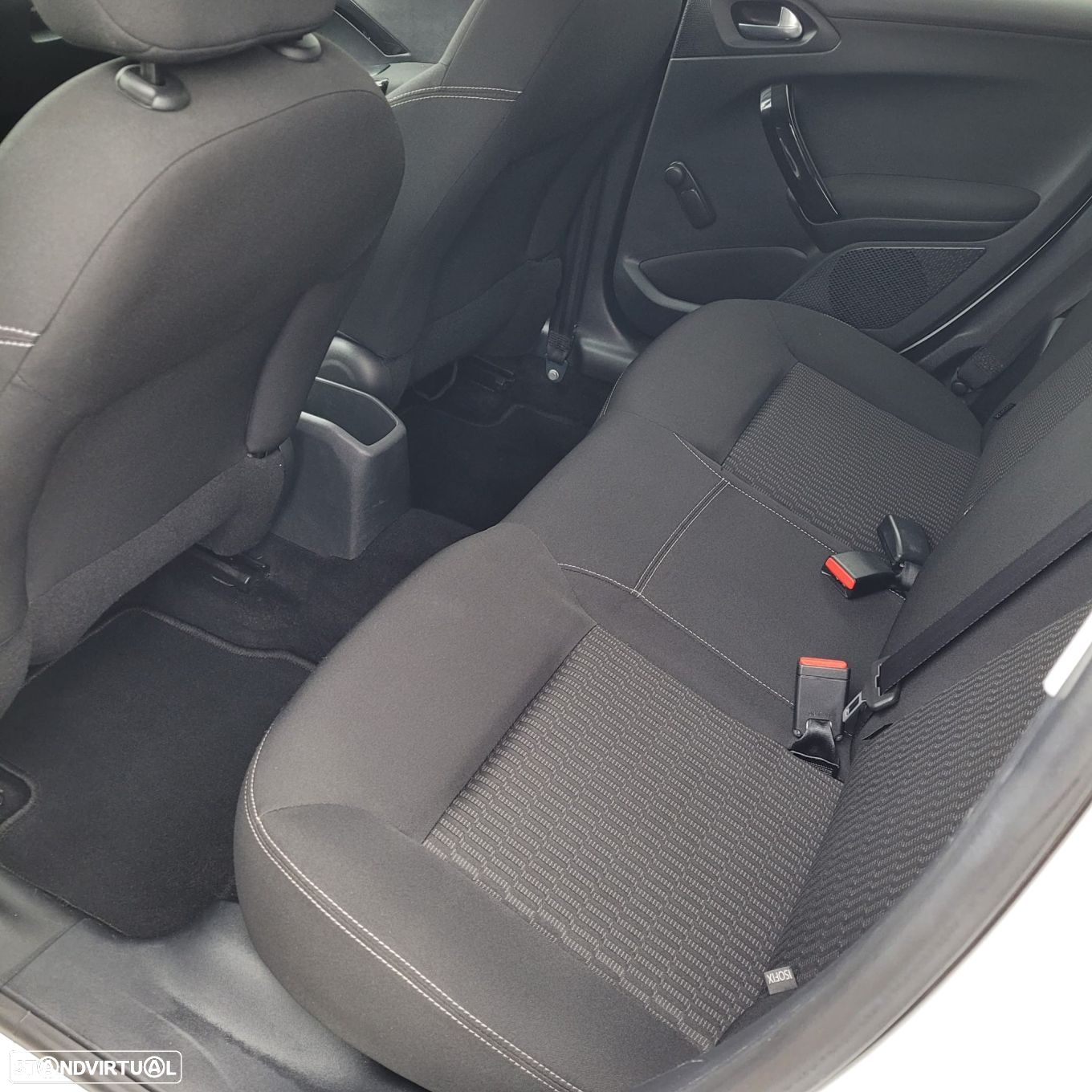 Peugeot 208 1.6 BlueHDi Style - 22