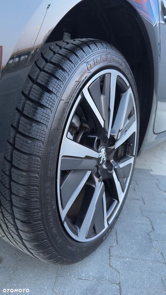 Peugeot 208 1.2 PureTech GT S&S EAT8 - 32