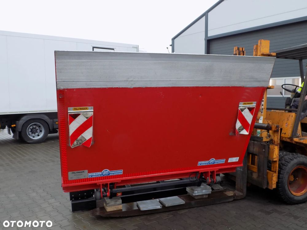 MAN BURTOFIRANKA  ZABUDOWA - 3