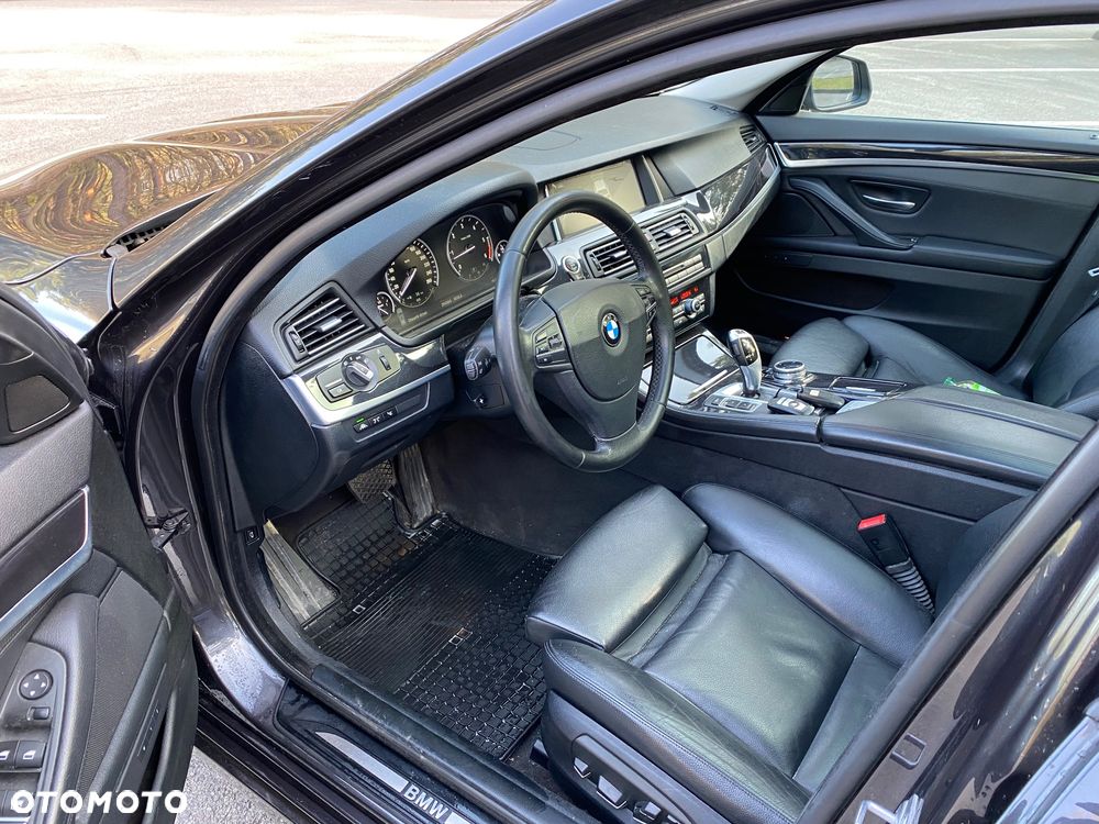 BMW Seria 5 530d xDrive Luxury Line - 7