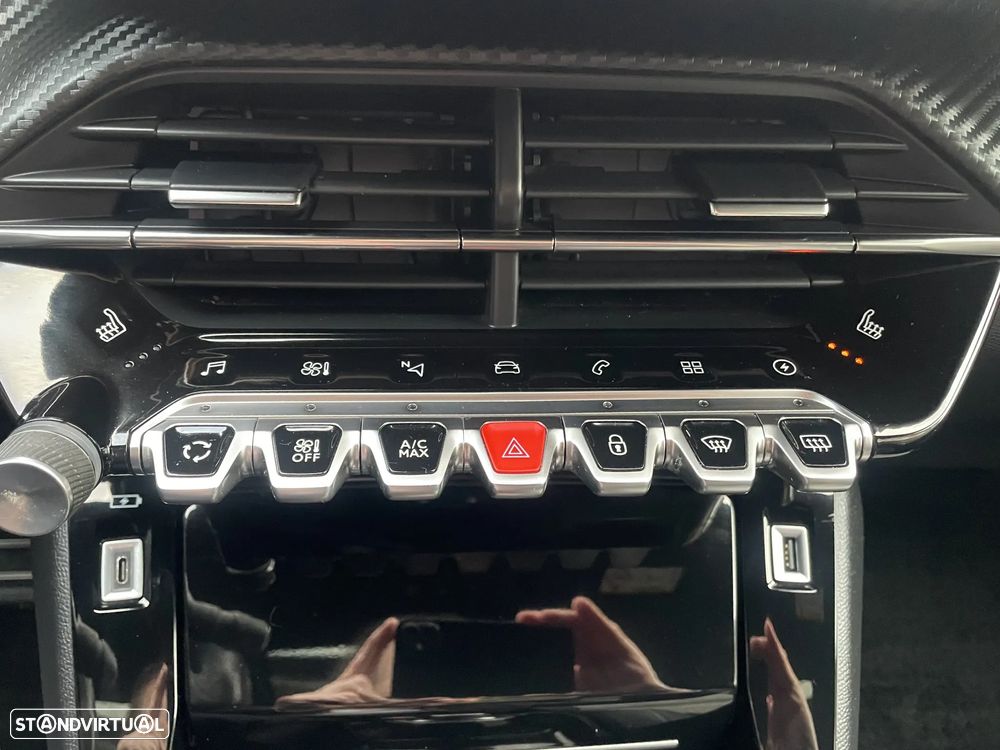 Peugeot e-2008 GT Pack - 35