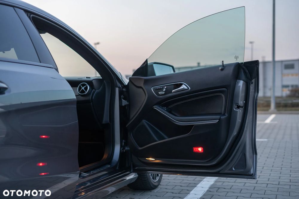 Mercedes-Benz CLA 250 7G-DCT UrbanStyle Edition - 7