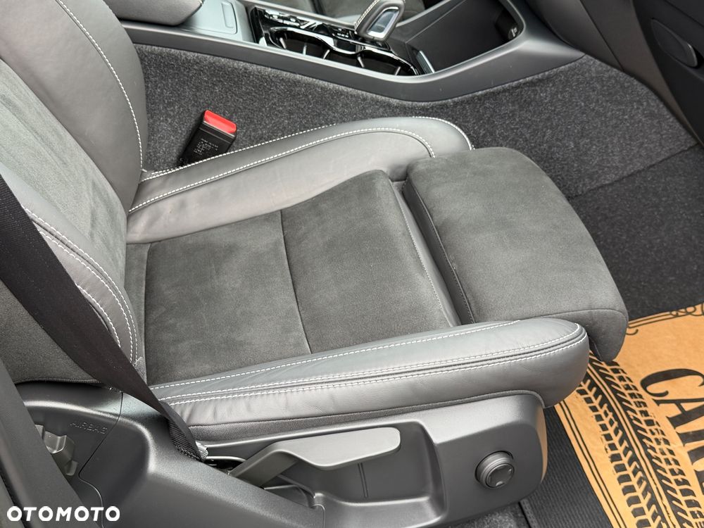 Volvo XC 40 B3 B DKG Ultra Dark - 11