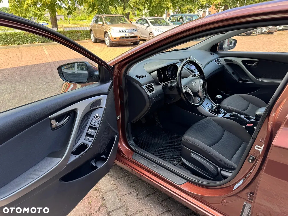 Hyundai Elantra 1.6 Comfort - 7