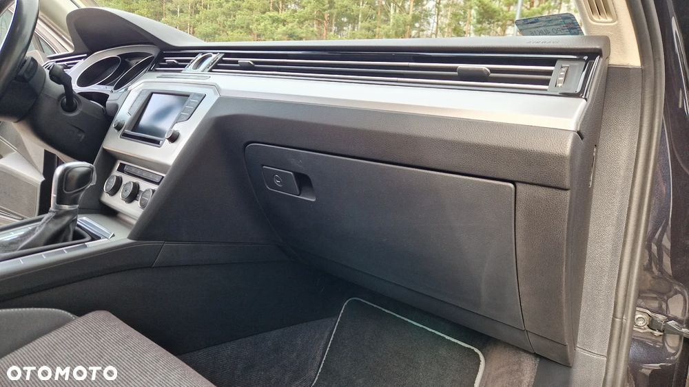 Volkswagen Passat - 34