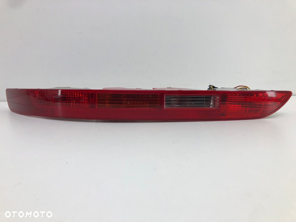 AUDI Q5 8R TYLNA LEWA LAMPA W ZDERZAK 8R0945096