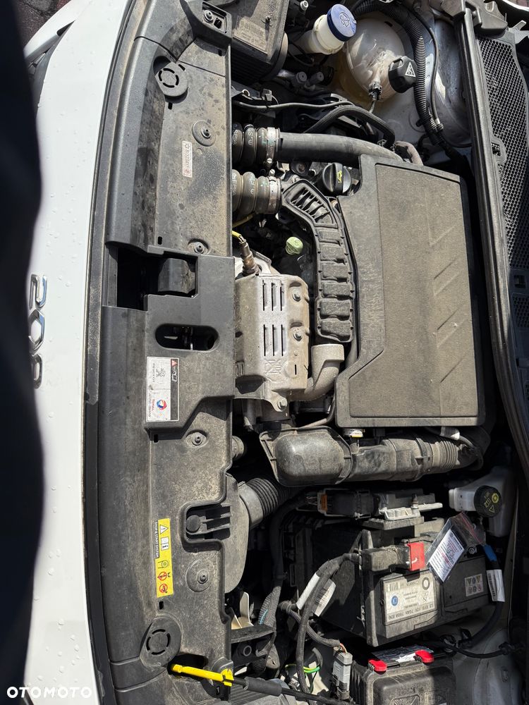 Peugeot 208 1.2 T Business S&S - 17