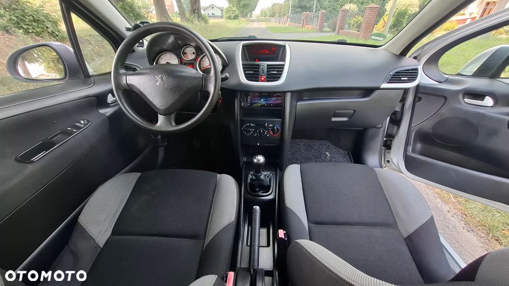 Peugeot 207 1.4 16V Trendy - 6