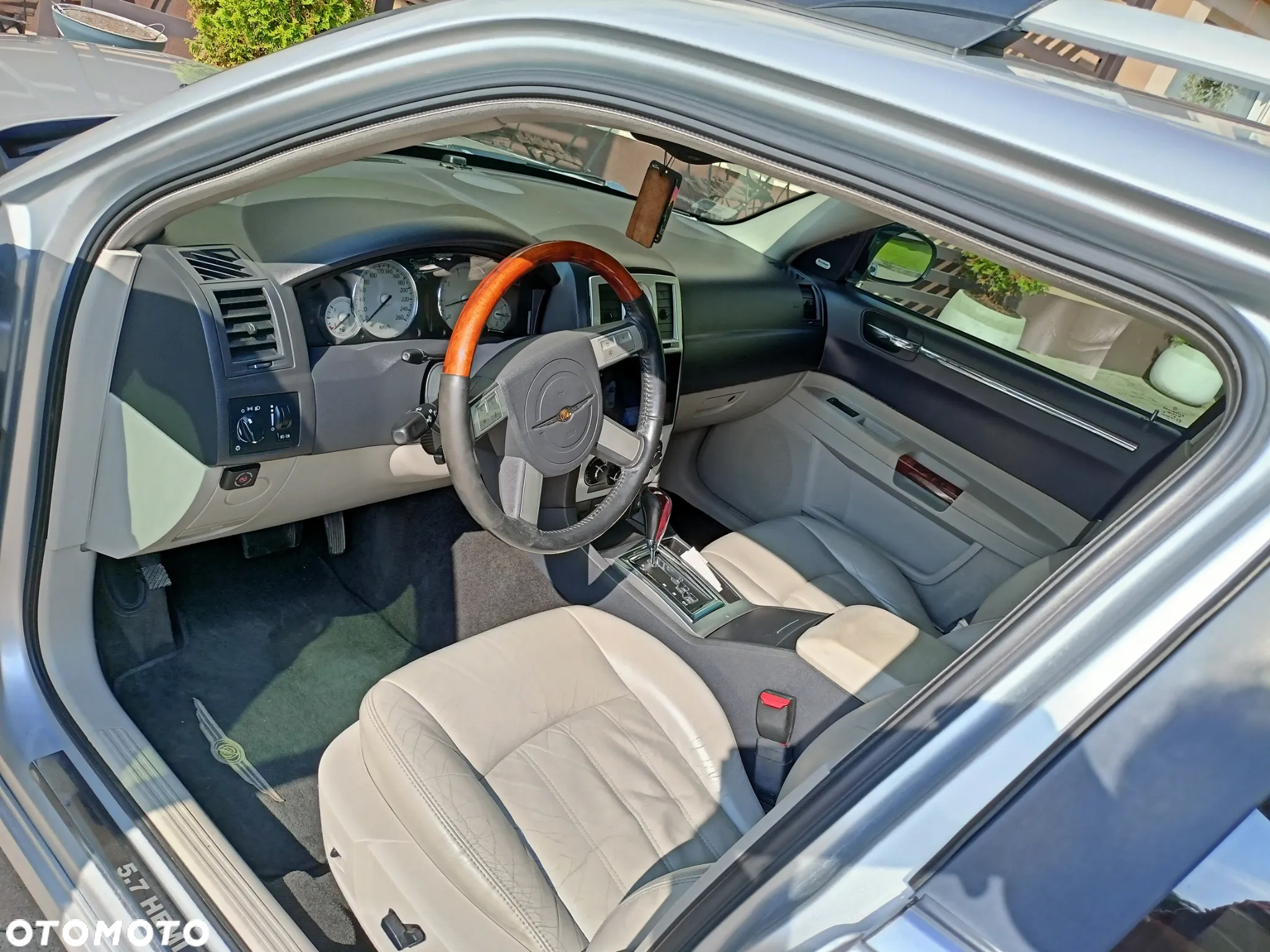 Chrysler 300C 5.7 V8 Hemi AWD - 12