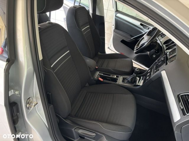 Volkswagen Golf - 28