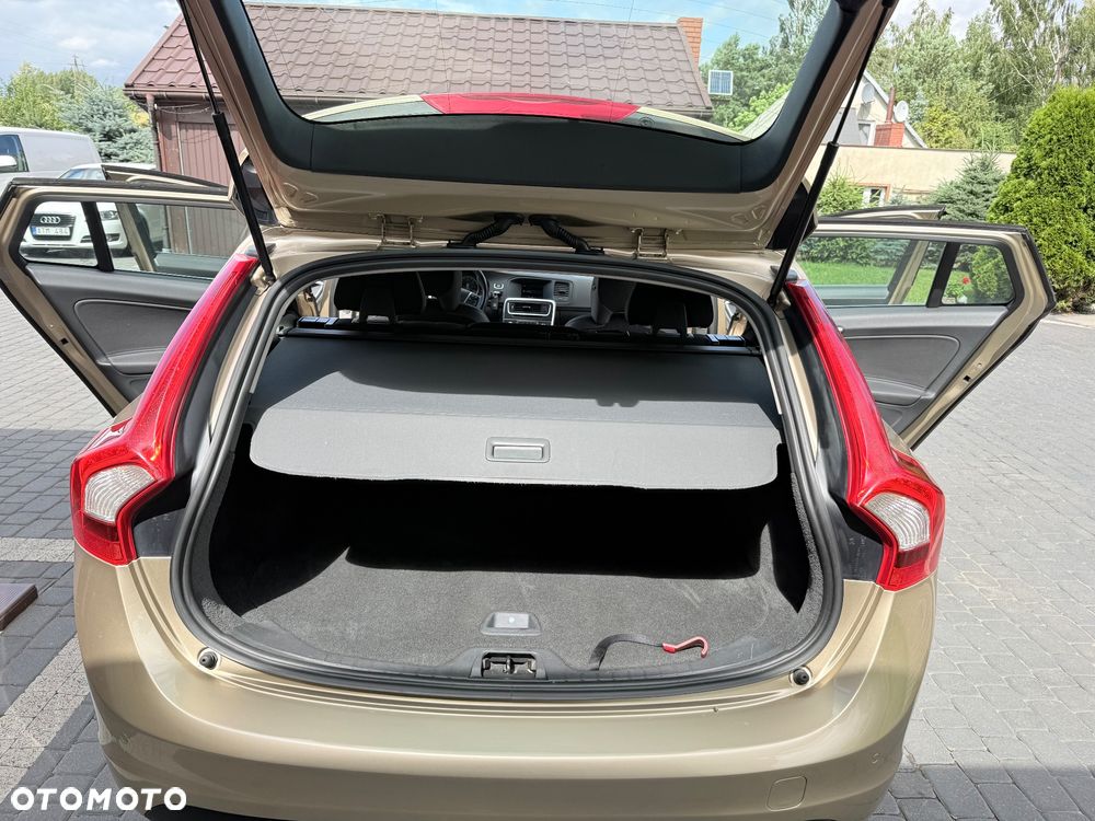 Volvo V60 DRIVe Momentum - 13
