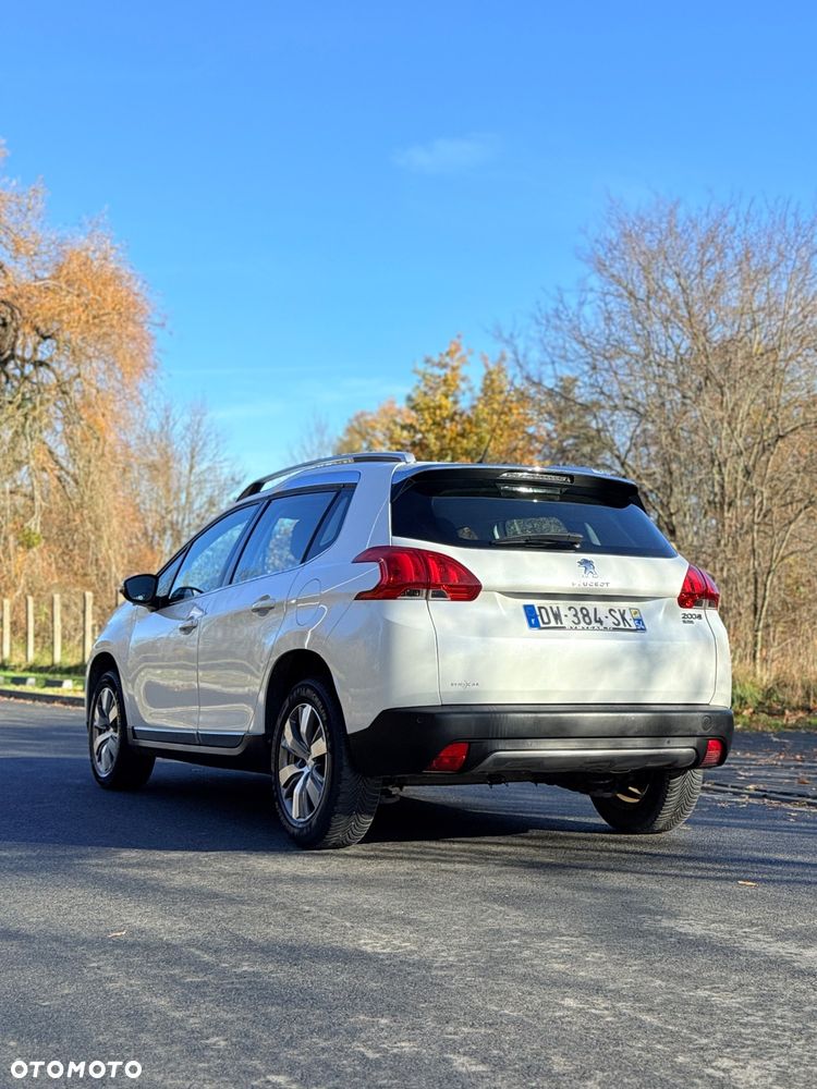 Peugeot 2008 1.2 Pure Tech Allure S&S - 6