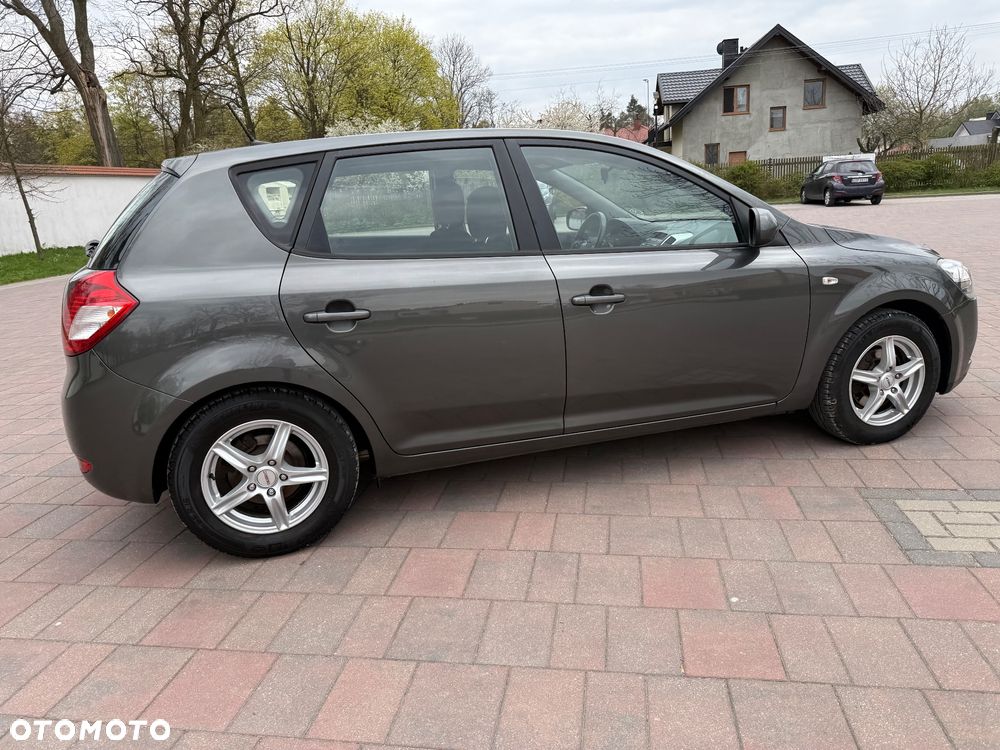 Kia Ceed 1.4 CVVT Attract - 26