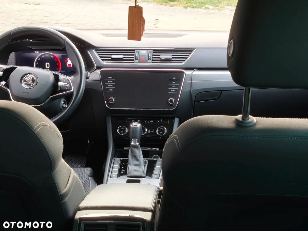 Skoda Superb 2.0 TDI SCR 4x4 Style DSG - 8