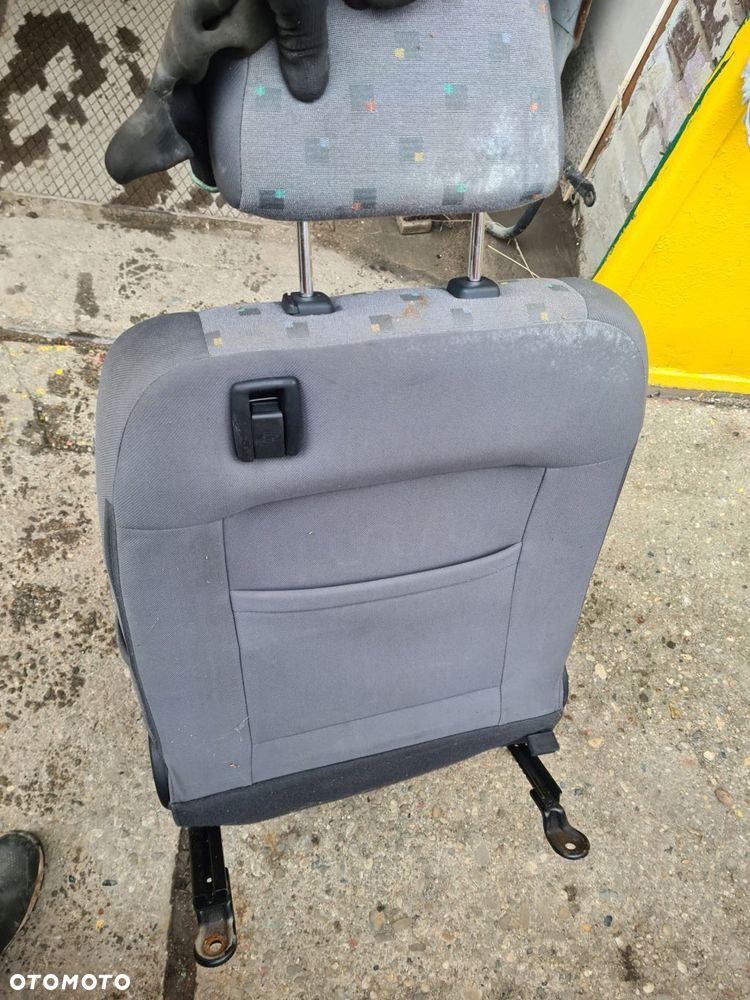 fotel przedni prawy pasażera hyundai getz - 2