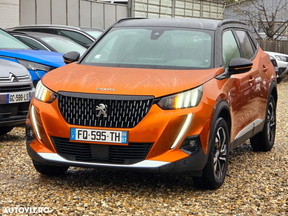 Peugeot 2008 PureTech 130 EAT8 GT - 1