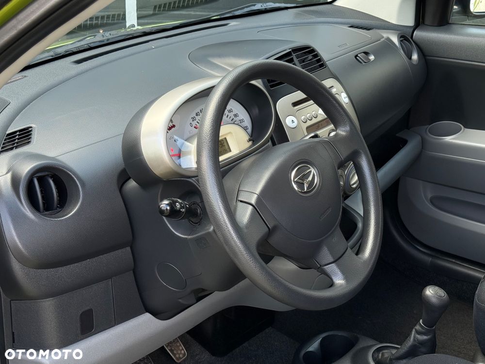 Daihatsu Sirion 1.0 - 6