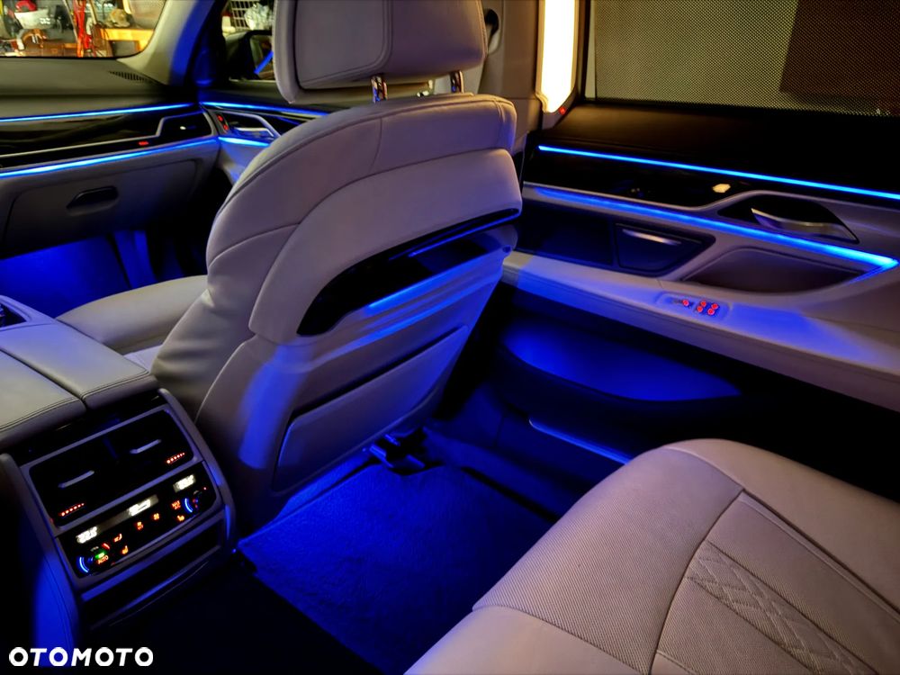 BMW Seria 7 750i xDrive Edition Exclusive - 17