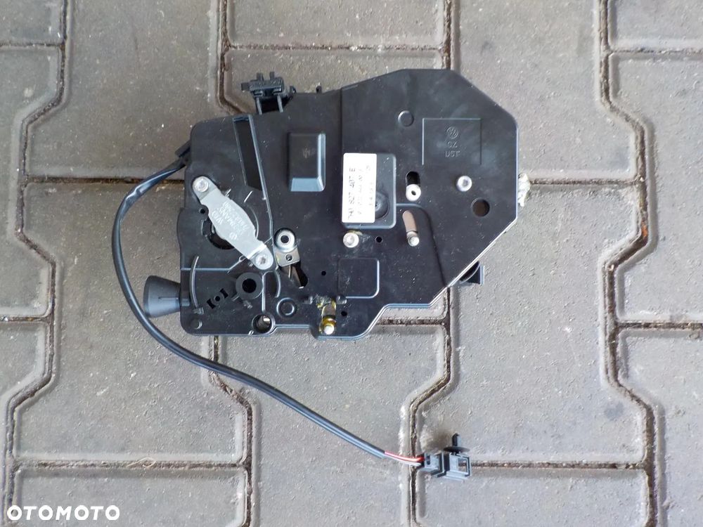 VW T5 ZAMEK KLAMKA KLAPY CENTRALNY ZAMEK 7H0827407E - 1