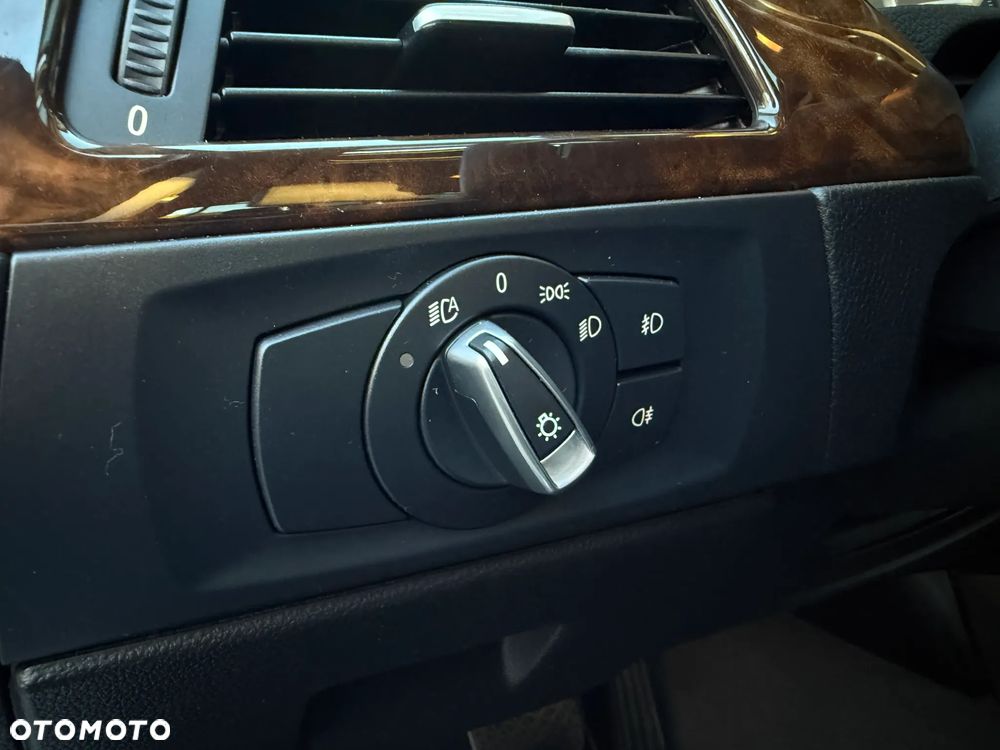 BMW Seria 3 320d xDrive DPF - 35