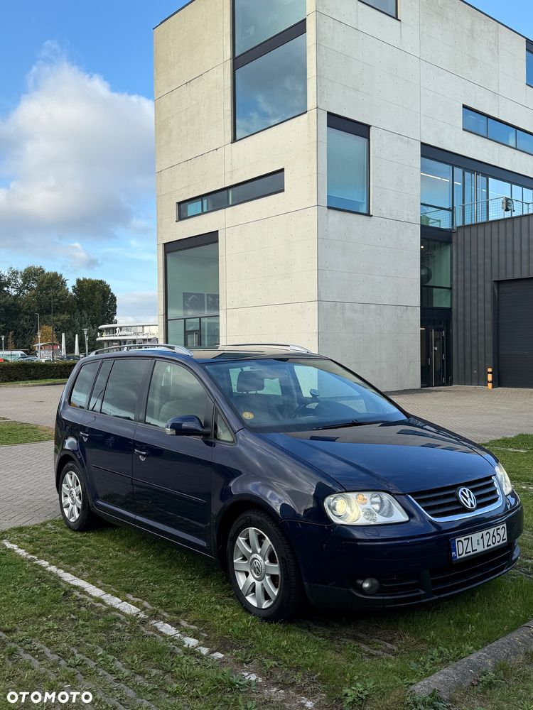 Volkswagen Touran 1.9 TDI Highline DSG - 1