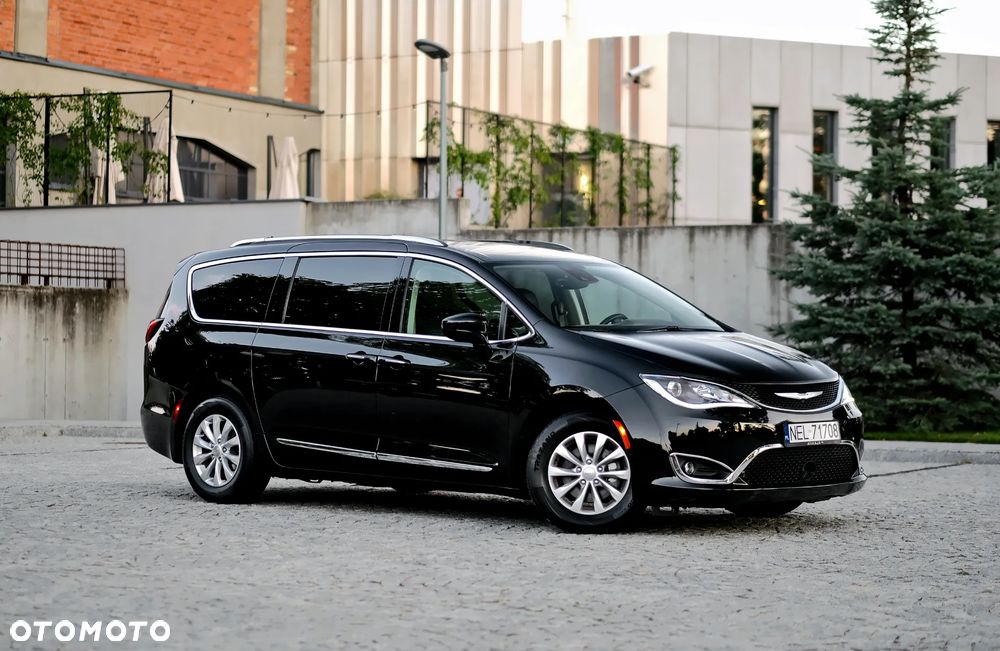 Chrysler Pacifica - 13