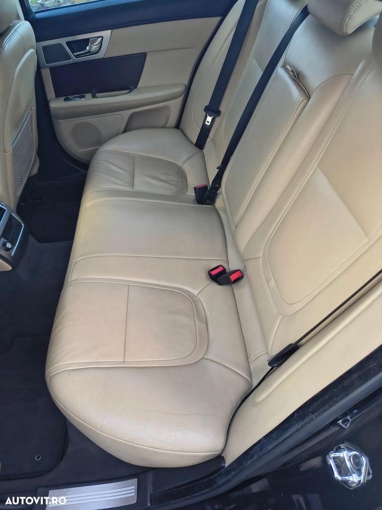 Jaguar XF 2.2D Luxury - 10