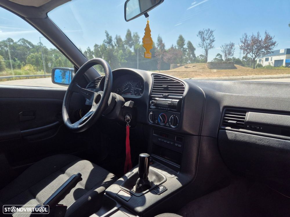 BMW 318 iS Coupé - 13