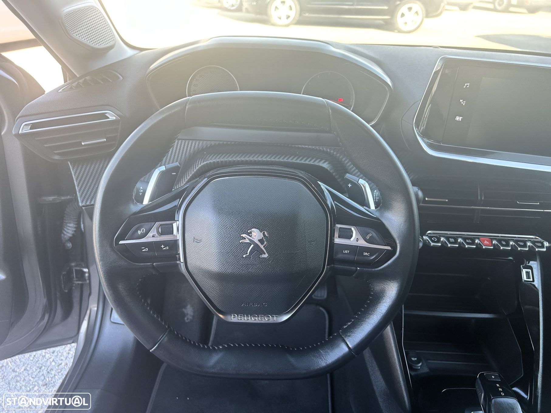 Peugeot 208 - 14