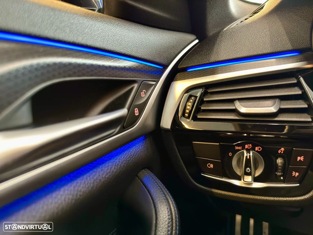 BMW 520 d Pack Desportivo M Auto - 13