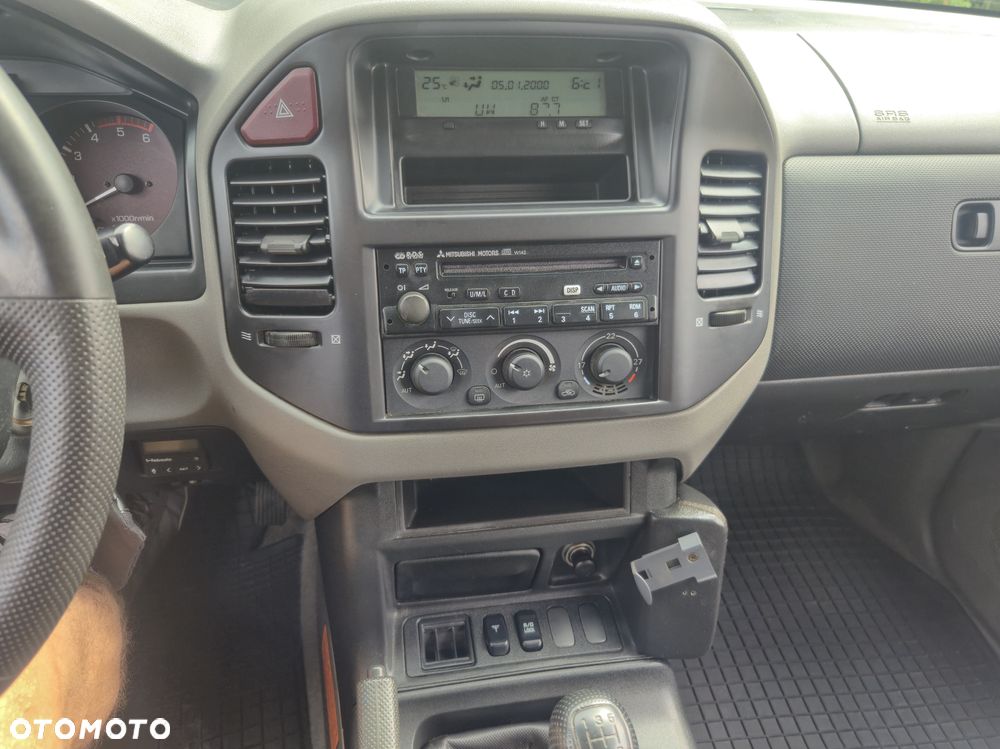 Mitsubishi Pajero - 10