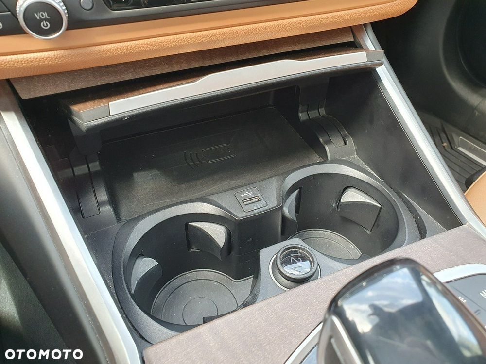 BMW Seria 3 330i xDrive - 22