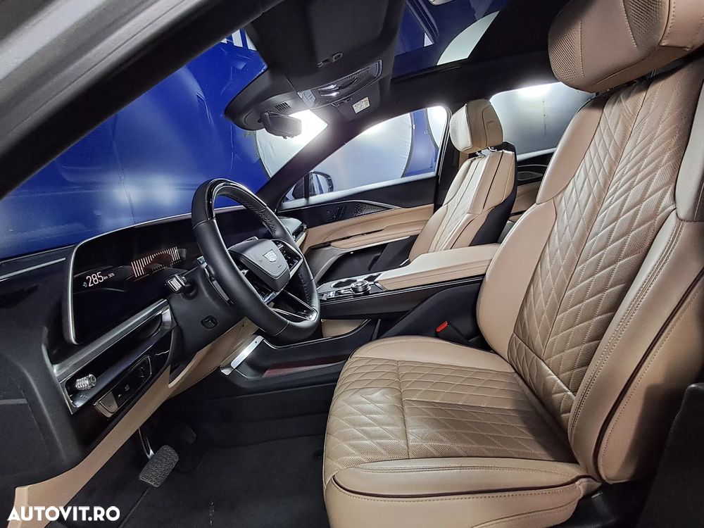 Cadillac Lyriq Luxury - 10