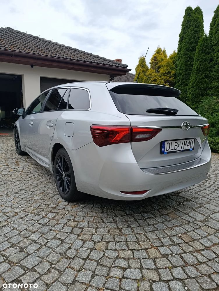Toyota Avensis 2.0 D-4D Premium - 5