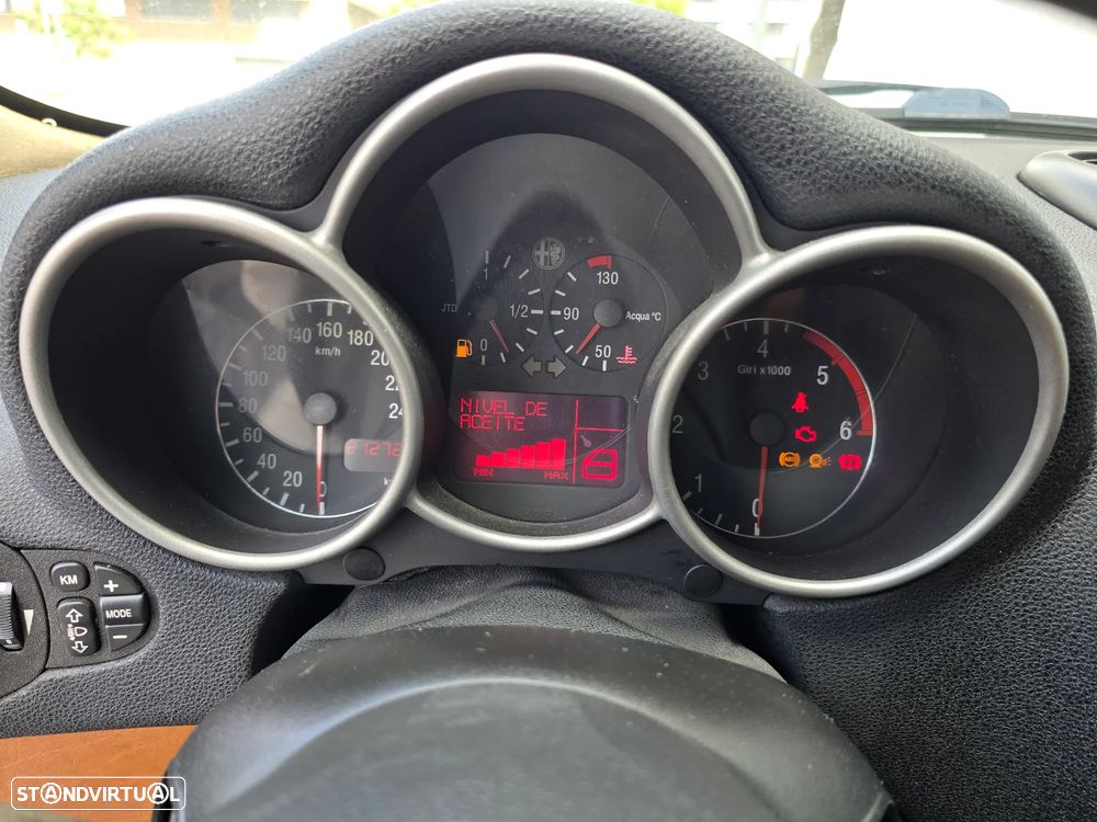 Alfa Romeo 147 1.9 JTD Plus - 8