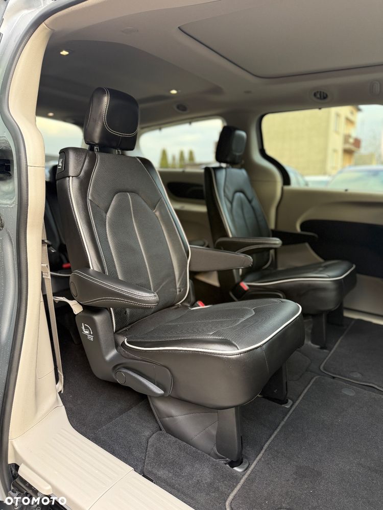 Chrysler Pacifica - 23