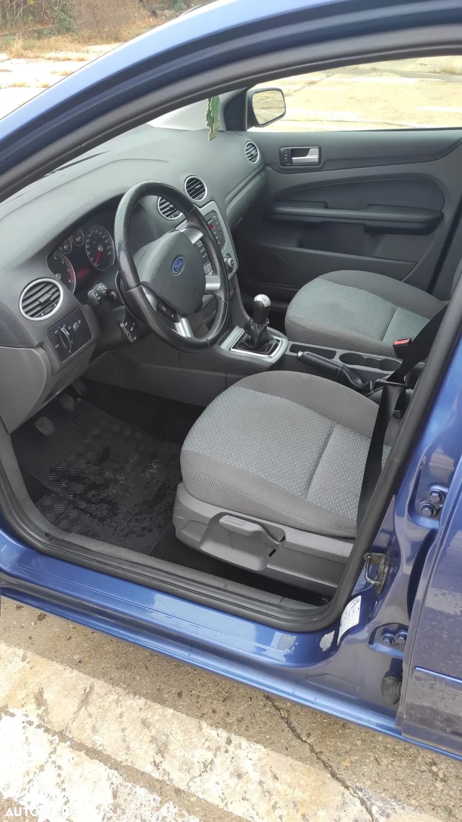 Ford Focus 1.6i Trend - 11