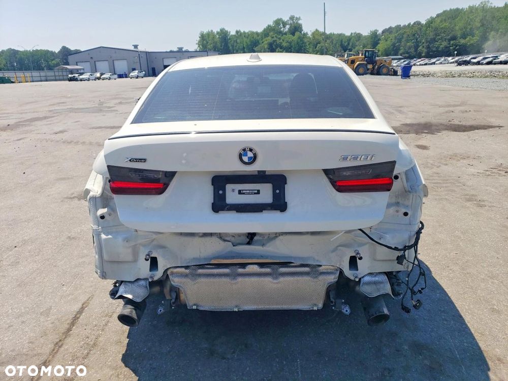 BMW Seria 3 330i xDrive M Sport - 8