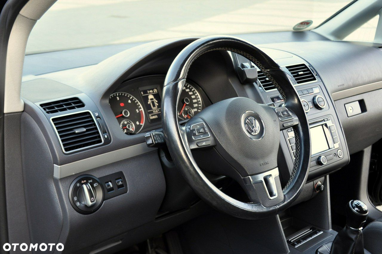 Volkswagen Touran - 24