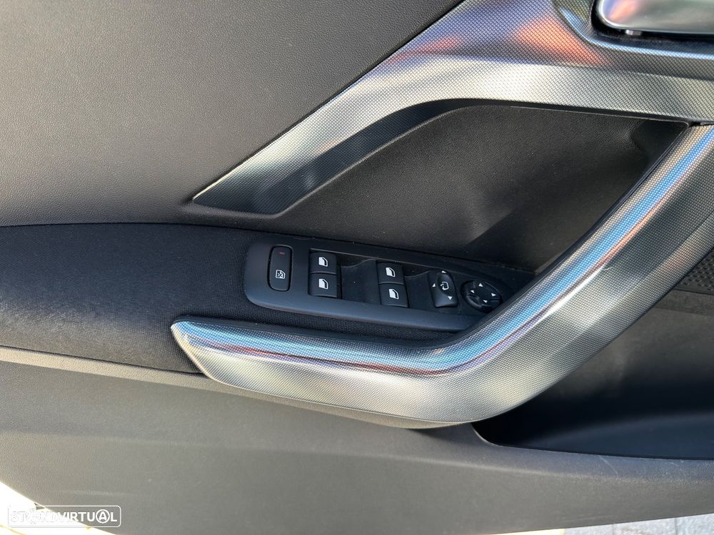 Peugeot 2008 1.2 PureTech Allure EAT6 - 22