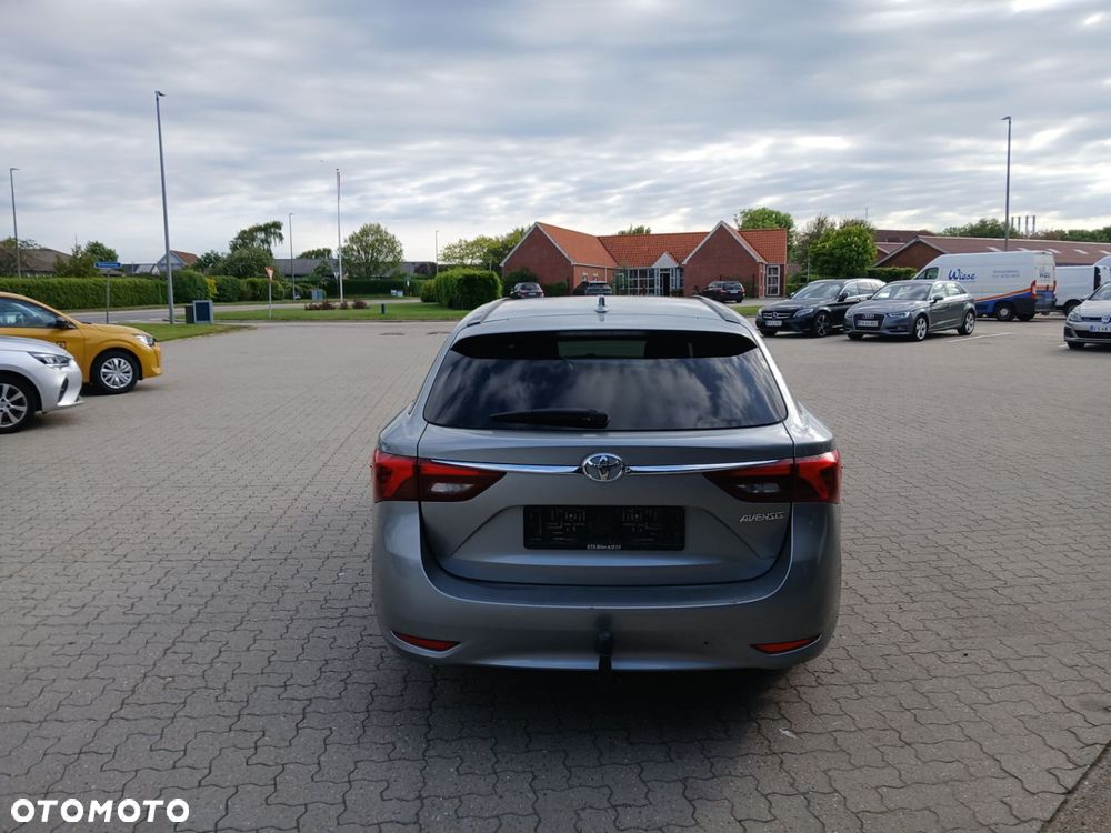 Toyota Avensis Touring Sports 1.8 Executive - 4