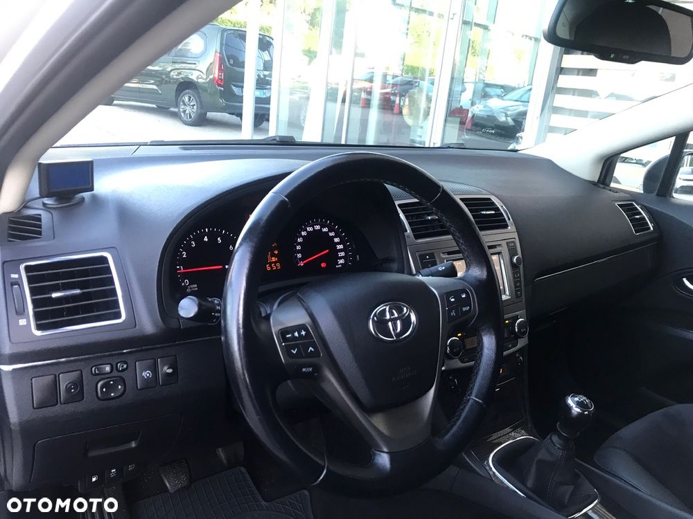 Toyota Avensis 1.8 Premium - 21