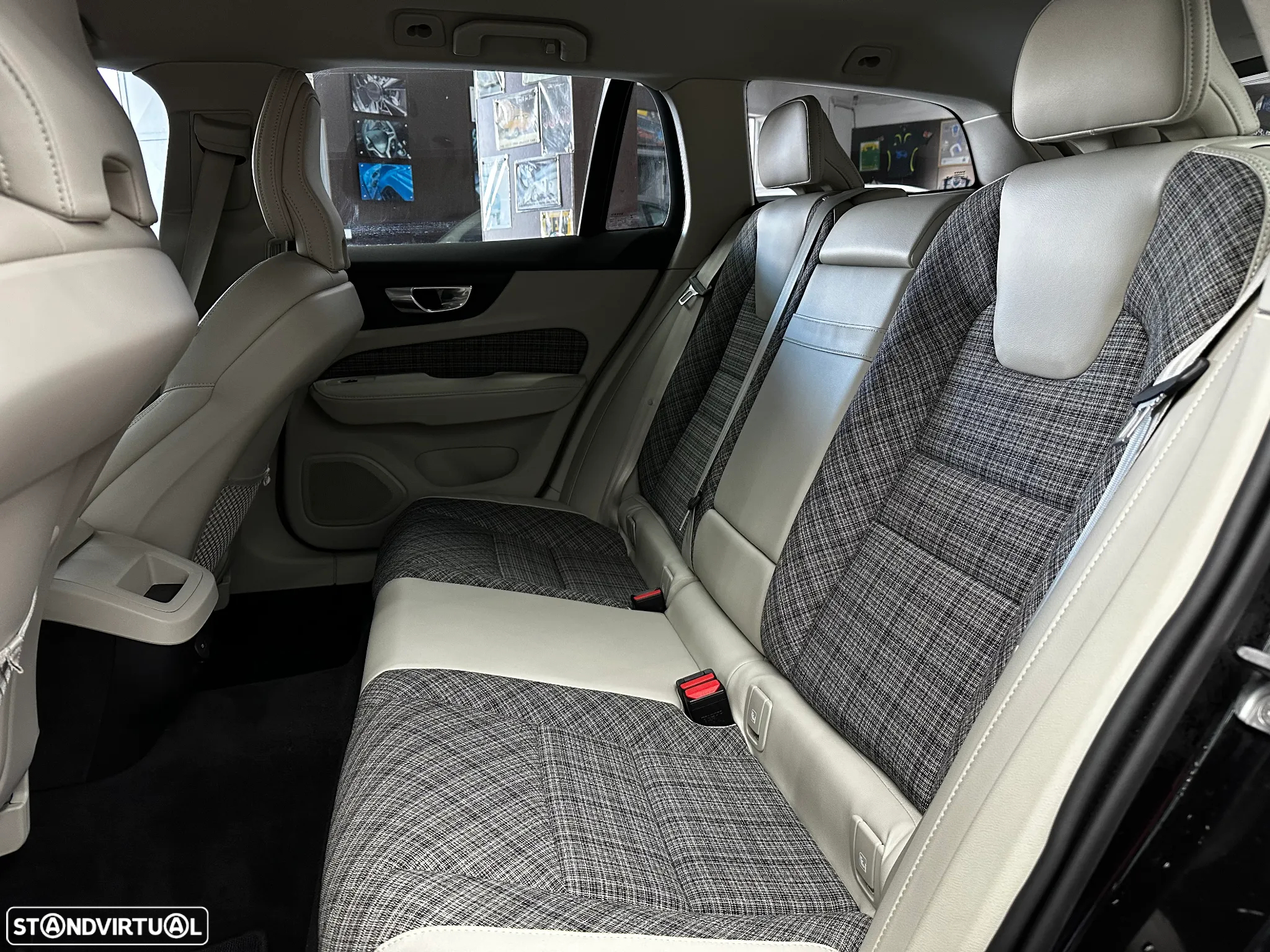 Volvo V60 2.0 D4 Momentum Geartronic - 12