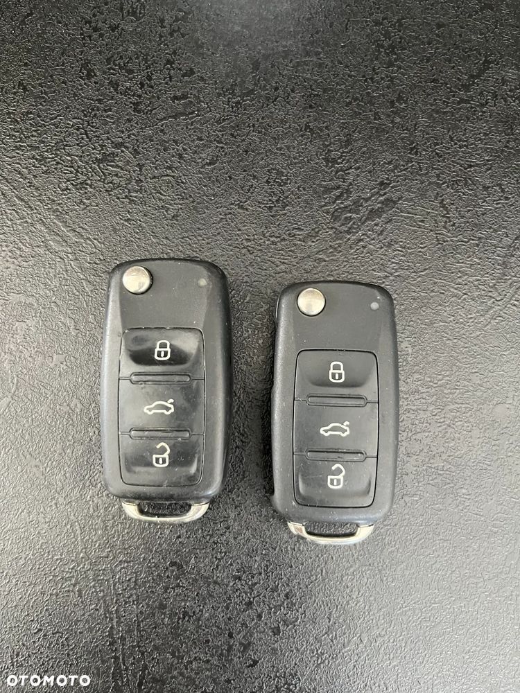 KLUCZYK PILOT VW VOLKSWAGEN 5K0837202AD - 1