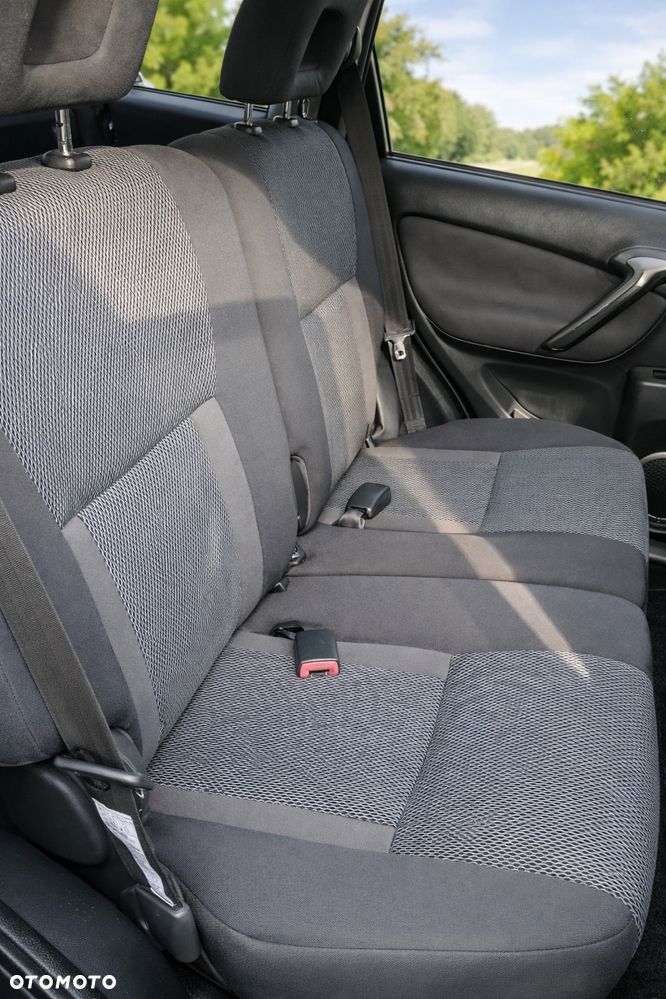 Toyota RAV4 2.0 VVT-i 4x4 - 4