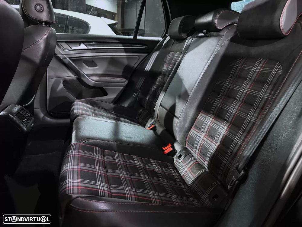 VW Golf 2.0 TSi GTi DSG - 9