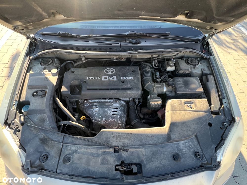 Toyota Avensis - 17