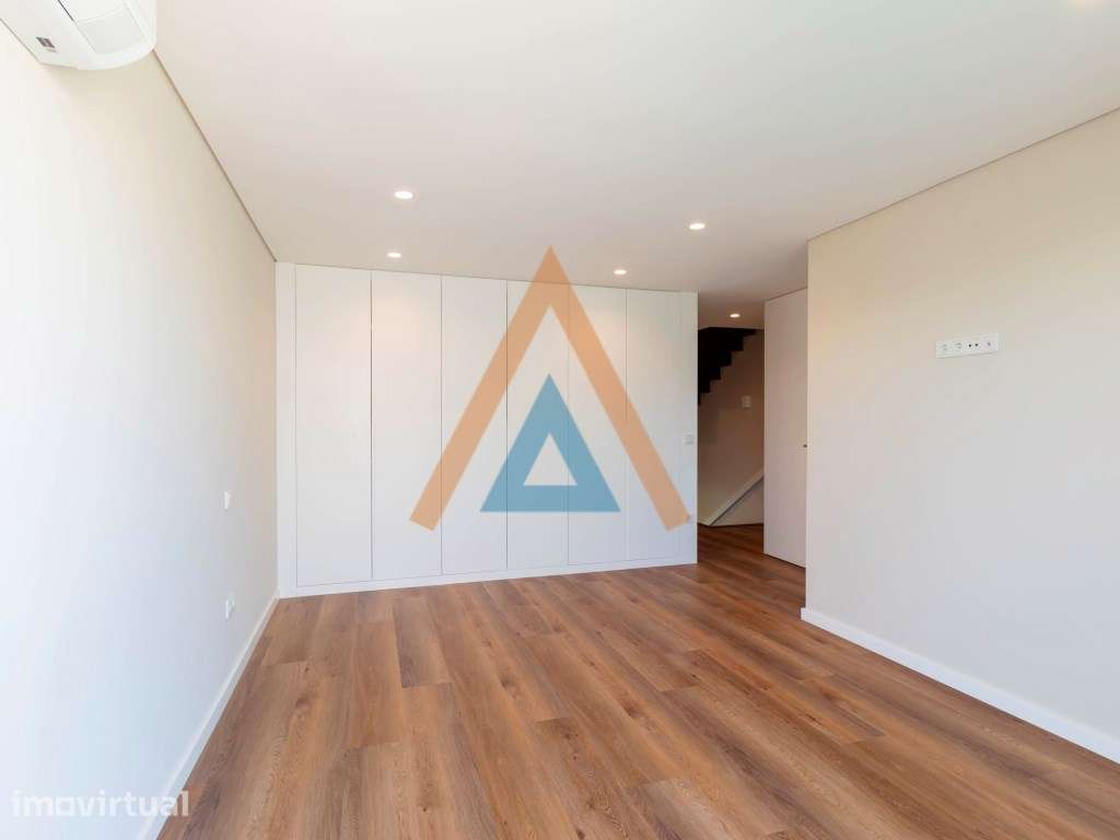 Moradia T3 Duplex - São Félix da Marinha - V. N. Gaia - Grande imagem: 4/60