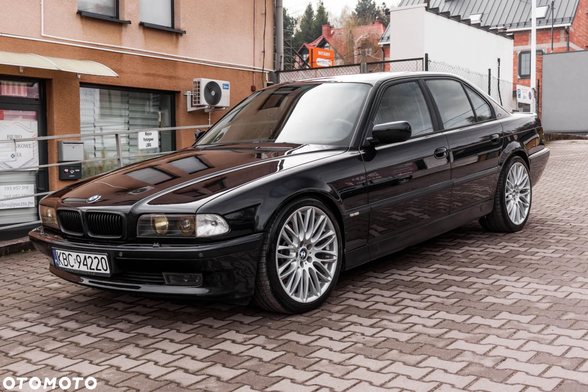 BMW Seria 7 750i - 1