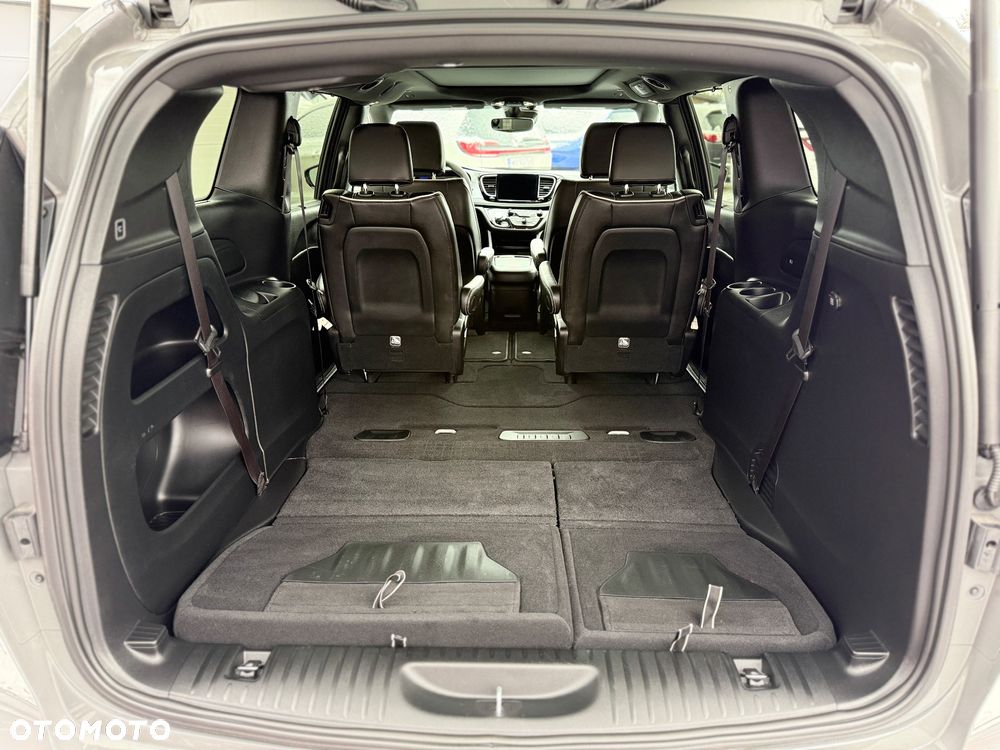 Chrysler Pacifica - 33